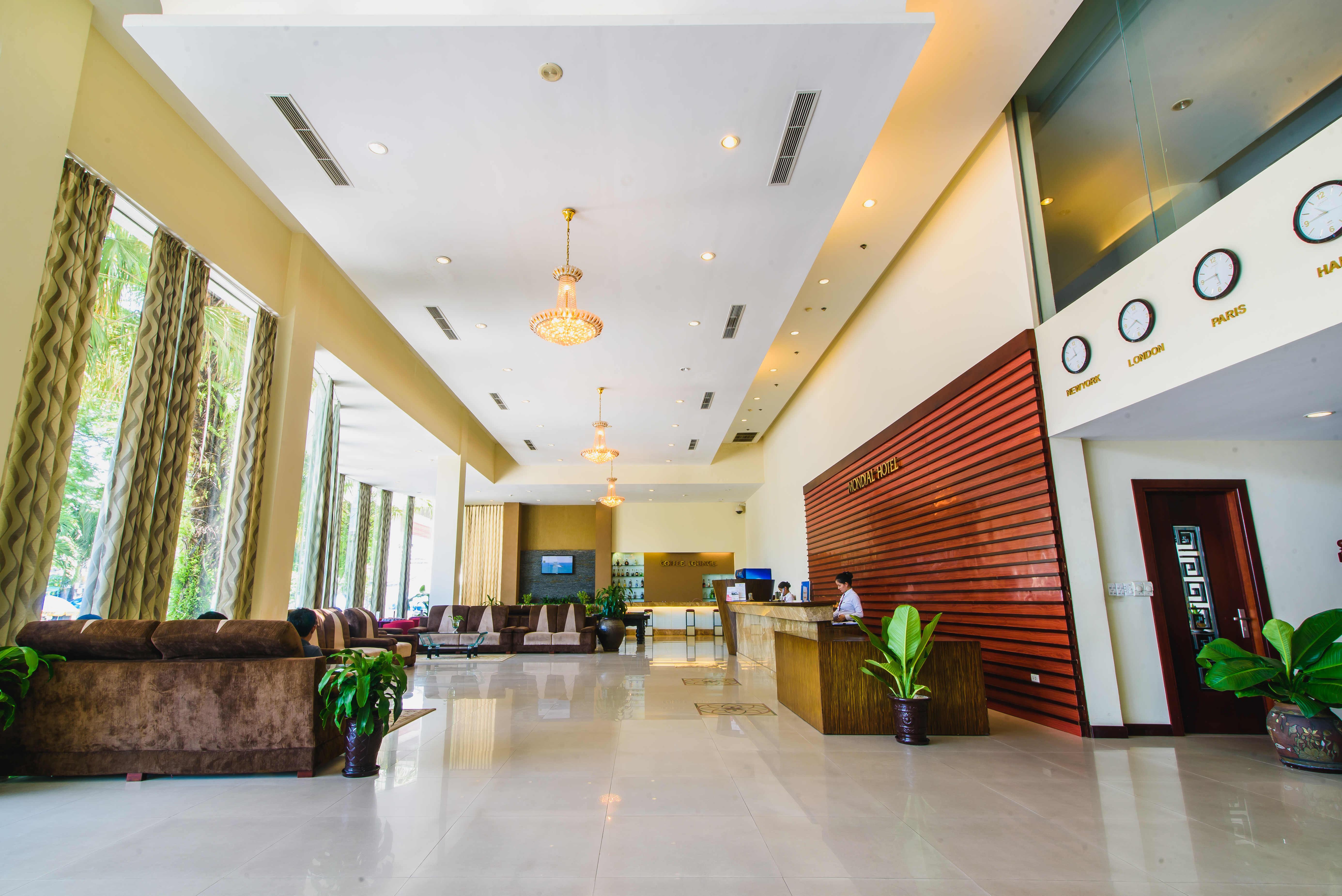 Mondial Hotel Hue Exteriör bild