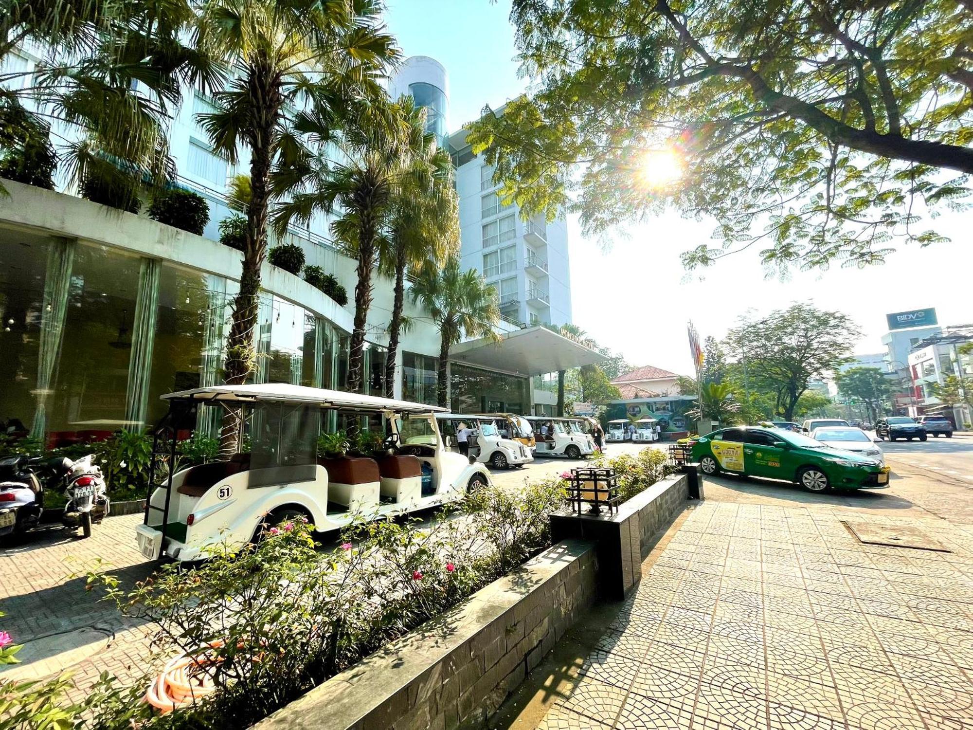 Mondial Hotel Hue Exteriör bild